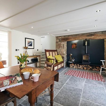 Rhif Un- Premium Cottage With Log Burner & Private Courtyard Laugharne Dış mekan fotoğraf