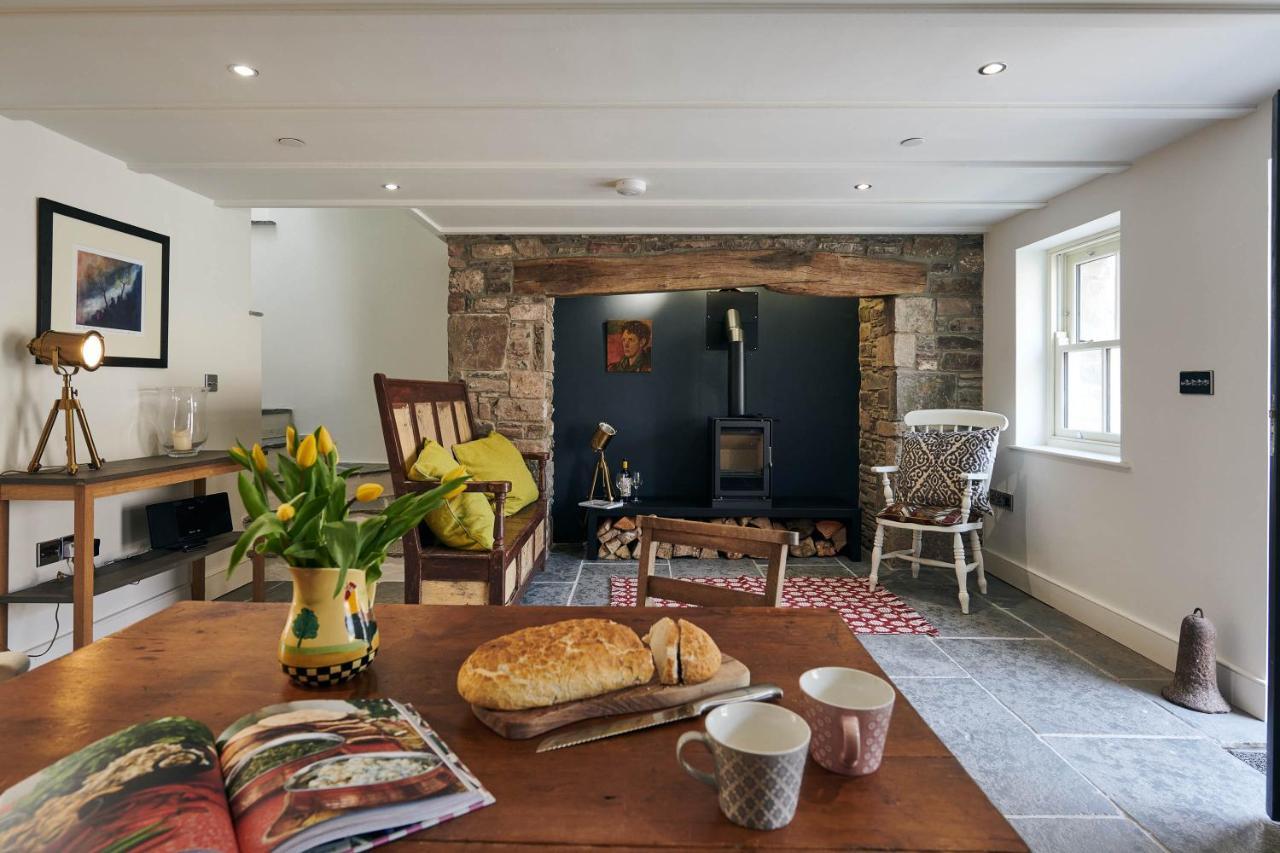 Rhif Un- Premium Cottage With Log Burner & Private Courtyard Laugharne Dış mekan fotoğraf