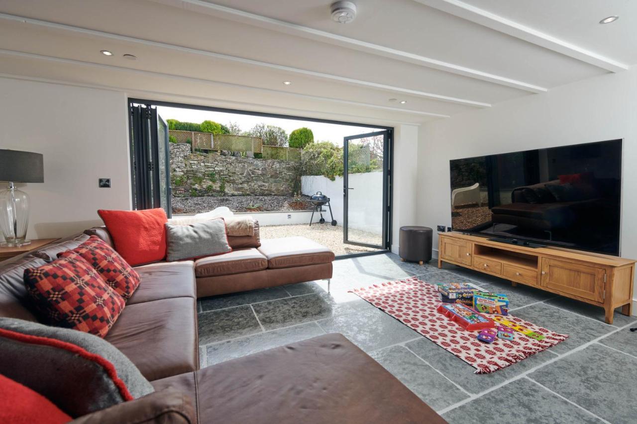 Rhif Un- Premium Cottage With Log Burner & Private Courtyard Laugharne Dış mekan fotoğraf