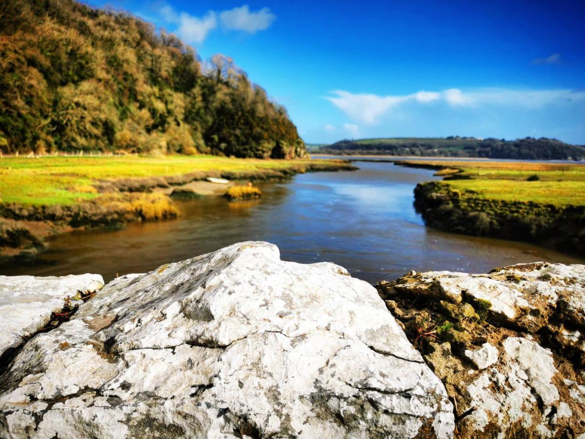 Rhif Un- Premium Cottage With Log Burner & Private Courtyard Laugharne Dış mekan fotoğraf